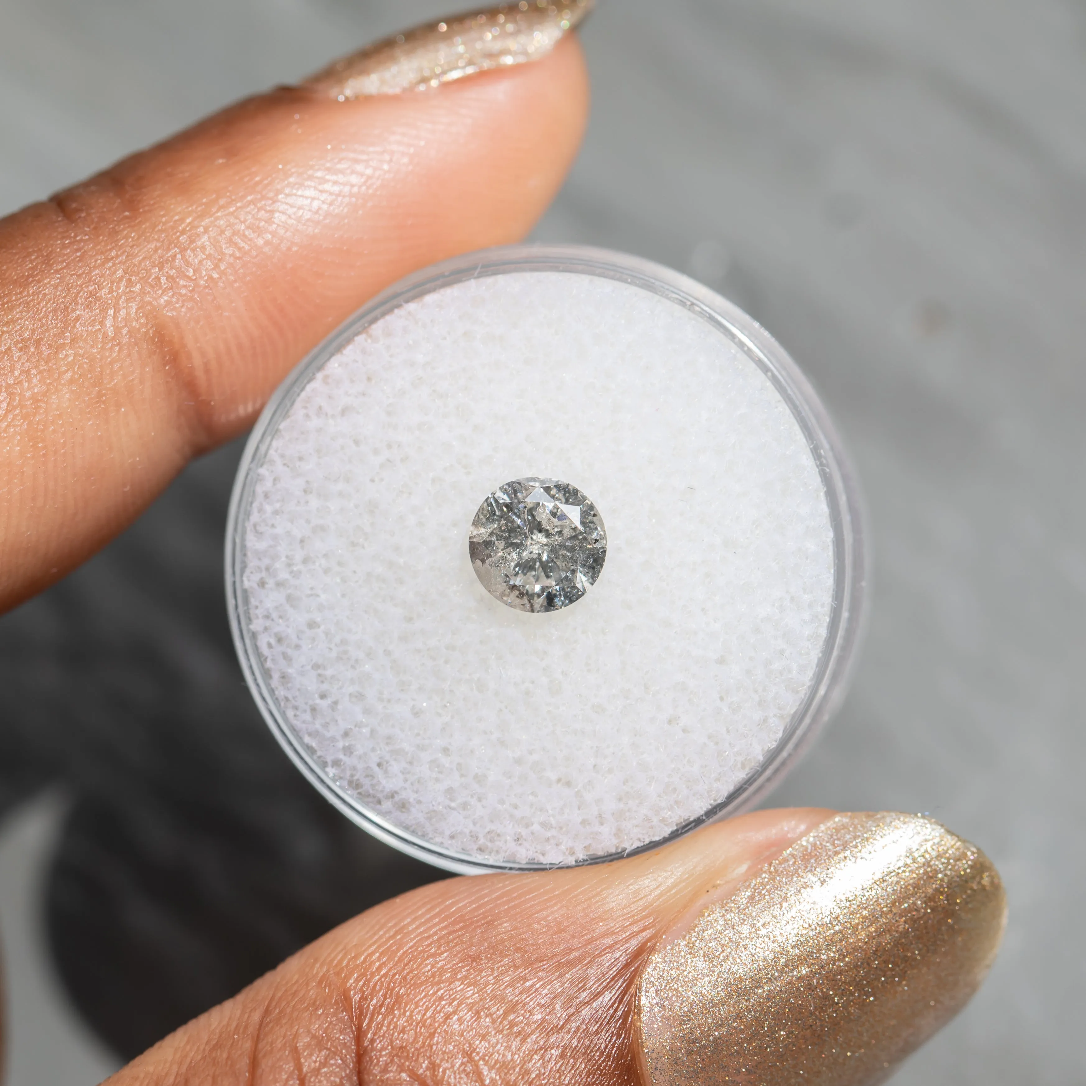 1.00CT ROUND BRILLIANT SALT AND PEPPER DIAMOND, GLITTERY GREY, 6.29X3.78MM