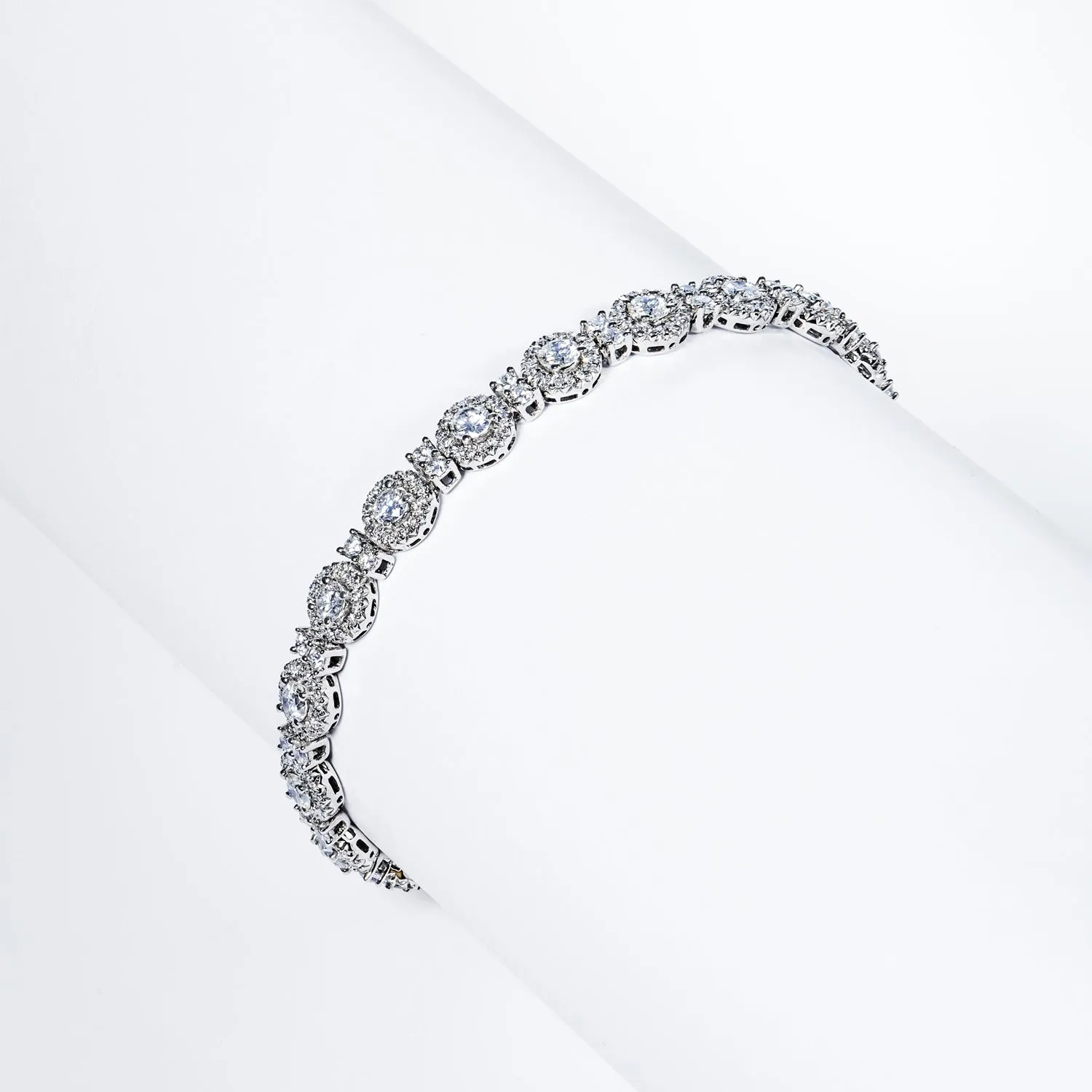 Amira 5 Carats Round Brilliant Single Row Bracelet in 18k White Gold