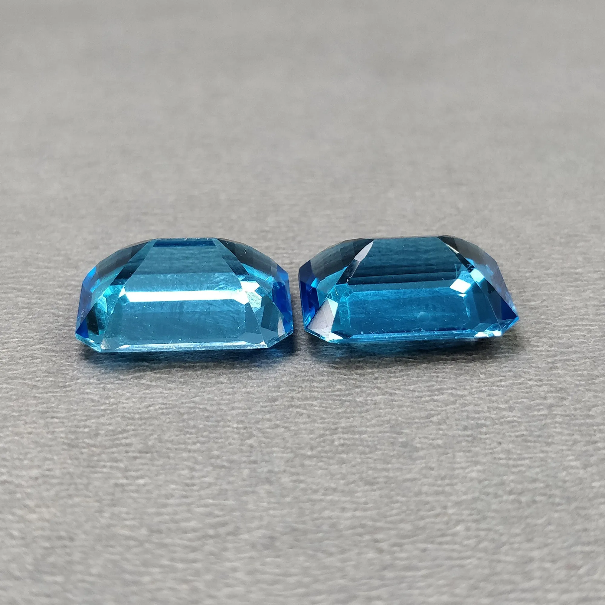 CERTIFIED BLUE TOPAZ Gemstone Normal Cut : 24.30cts Natural Unheated Topaz Octagon Shape 15.96*11.66mm Pair