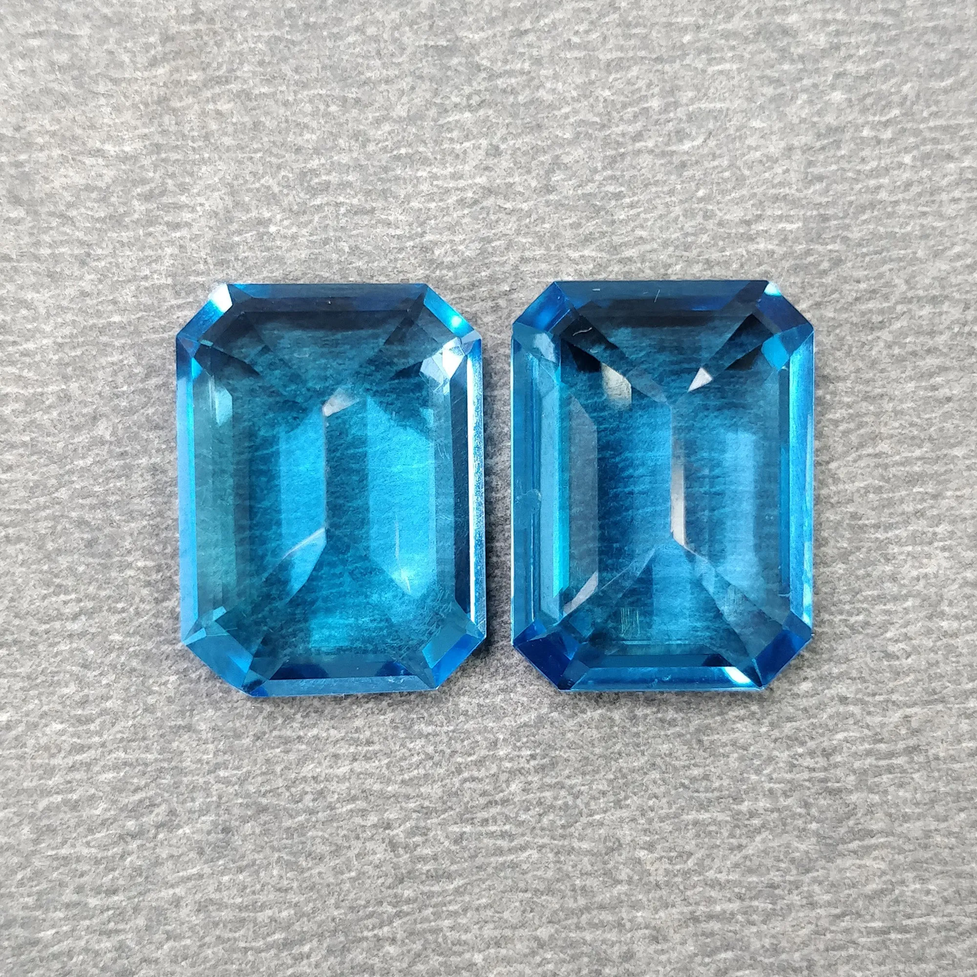 CERTIFIED BLUE TOPAZ Gemstone Normal Cut : 24.30cts Natural Unheated Topaz Octagon Shape 15.96*11.66mm Pair