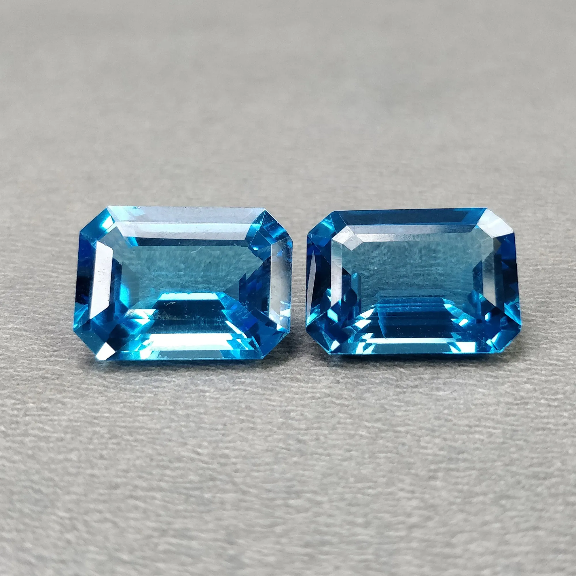 CERTIFIED BLUE TOPAZ Gemstone Normal Cut : 24.30cts Natural Unheated Topaz Octagon Shape 15.96*11.66mm Pair