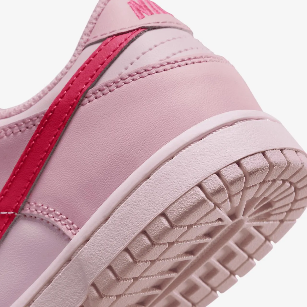 (PS) Nike Dunk Low 'Triple Pink' (2022) DH9756-600